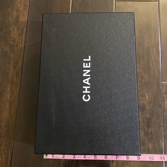 CHANEL - Empty Shoe Box Gift Storage Authentic Black & White Box Medium EUC - Picture 4 of 6